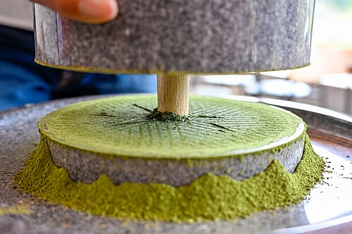 Matcha stone grinding